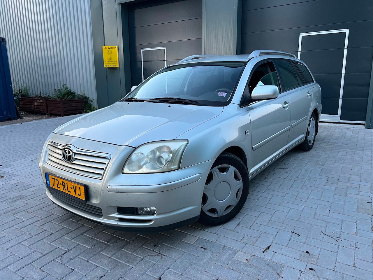 Toyota Avensis Wagon - 2.0 VVTi Linea Sol 2.0 VVTi Linea Sol - AutoWereld.nl