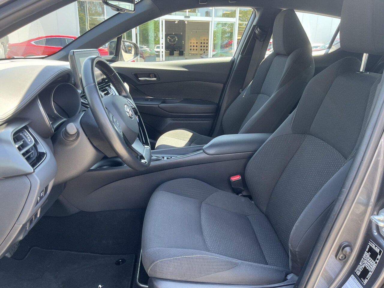 Toyota C-HR - 1.8 Hybrid Active | Navigatie | Trekhaak | Achteruitrijcamera - AutoWereld.nl