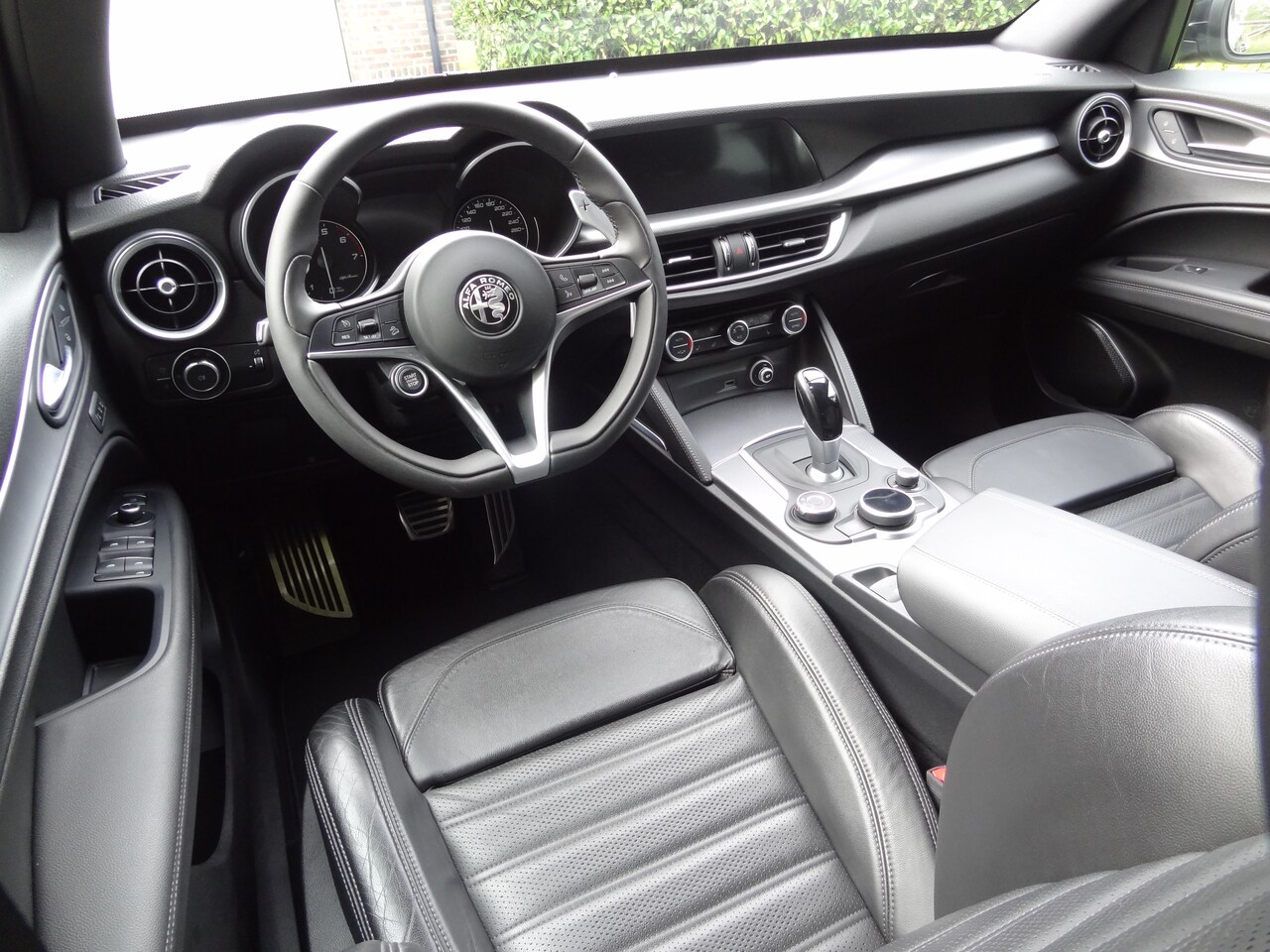 Alfa Romeo Stelvio - 2.0 T AWD Veloce Interieur 24802 km