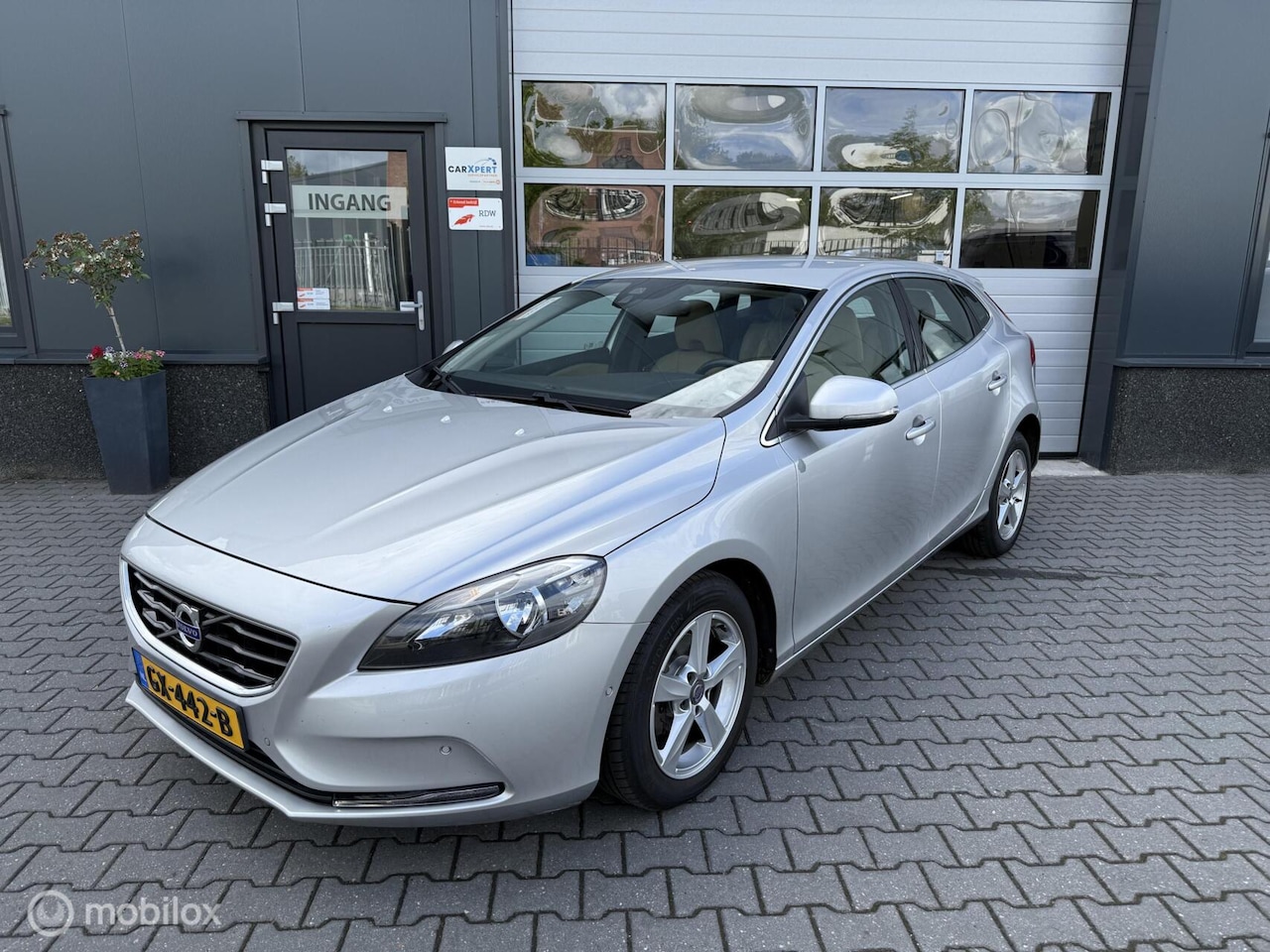 Volvo V40 - 2.0 D2 Momentum / Nederlandse Auto! - AutoWereld.nl