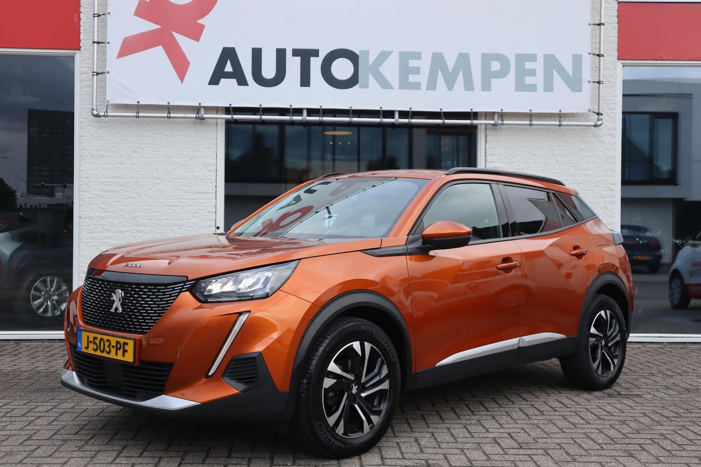Peugeot 2008 - 1.2 PT6 ALLURE APPLE CARPLAY|CAMERA|TREKHAAK|DISTRIBUTIE VERVANGEN - AutoWereld.nl
