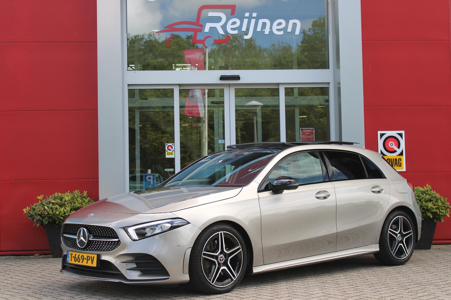 Mercedes-Benz A-klasse - 220 190PK AUTOMAAT BUSINESS SOLUTION AMG | PANORAMA SCHUIF/KANTEL DAK | SFEER VERLICHTING - AutoWereld.nl