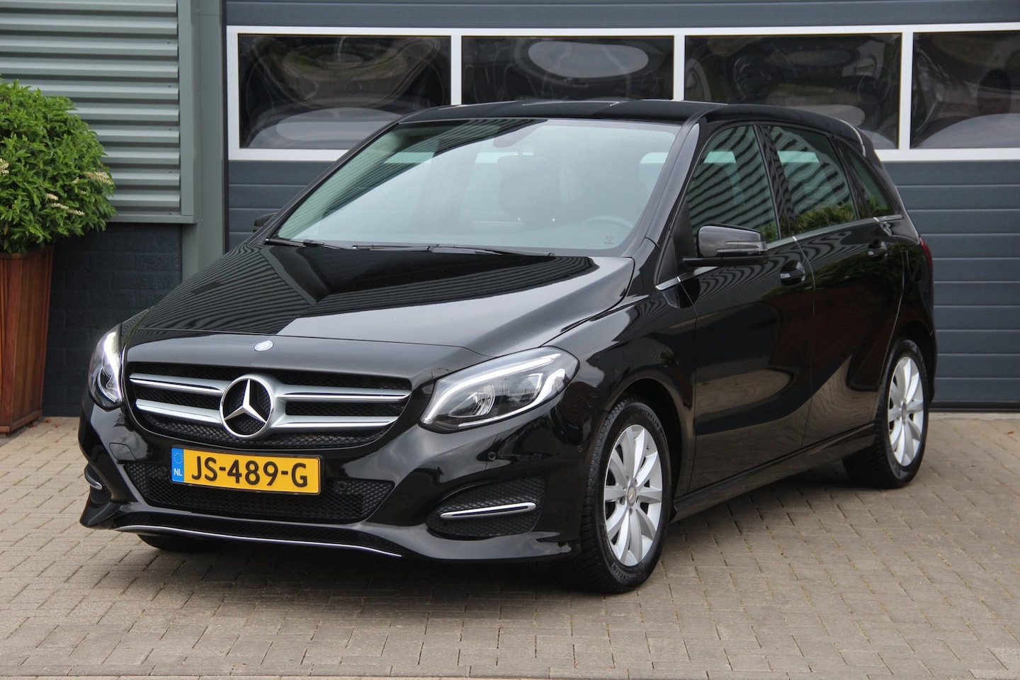 Mercedes-Benz B-klasse - 180 Ambition NL Auto | 2e Eigenaar | Navi | Airco | PDC | Bluetooth | Comfortstoelen | LED - AutoWereld.nl