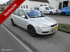 Ford Focus Wagon - 1.6-16V Ambiente