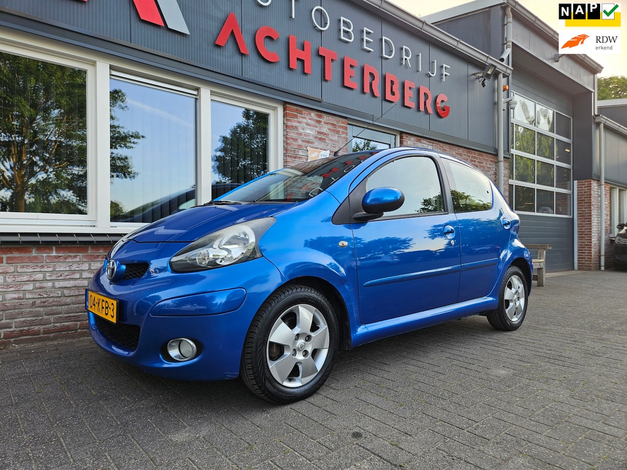 Toyota Aygo - 1.0-12V Dynamic Blue Automaat! Airco! 5-Deurs! NAP! Leuke Auto! - AutoWereld.nl