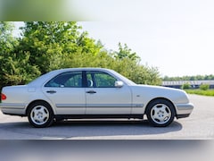 Mercedes-Benz E-klasse - 230 Classic Een unieke, in absolute concoursstaat verkerende Mercedes-Benz 230E automaat (W210)