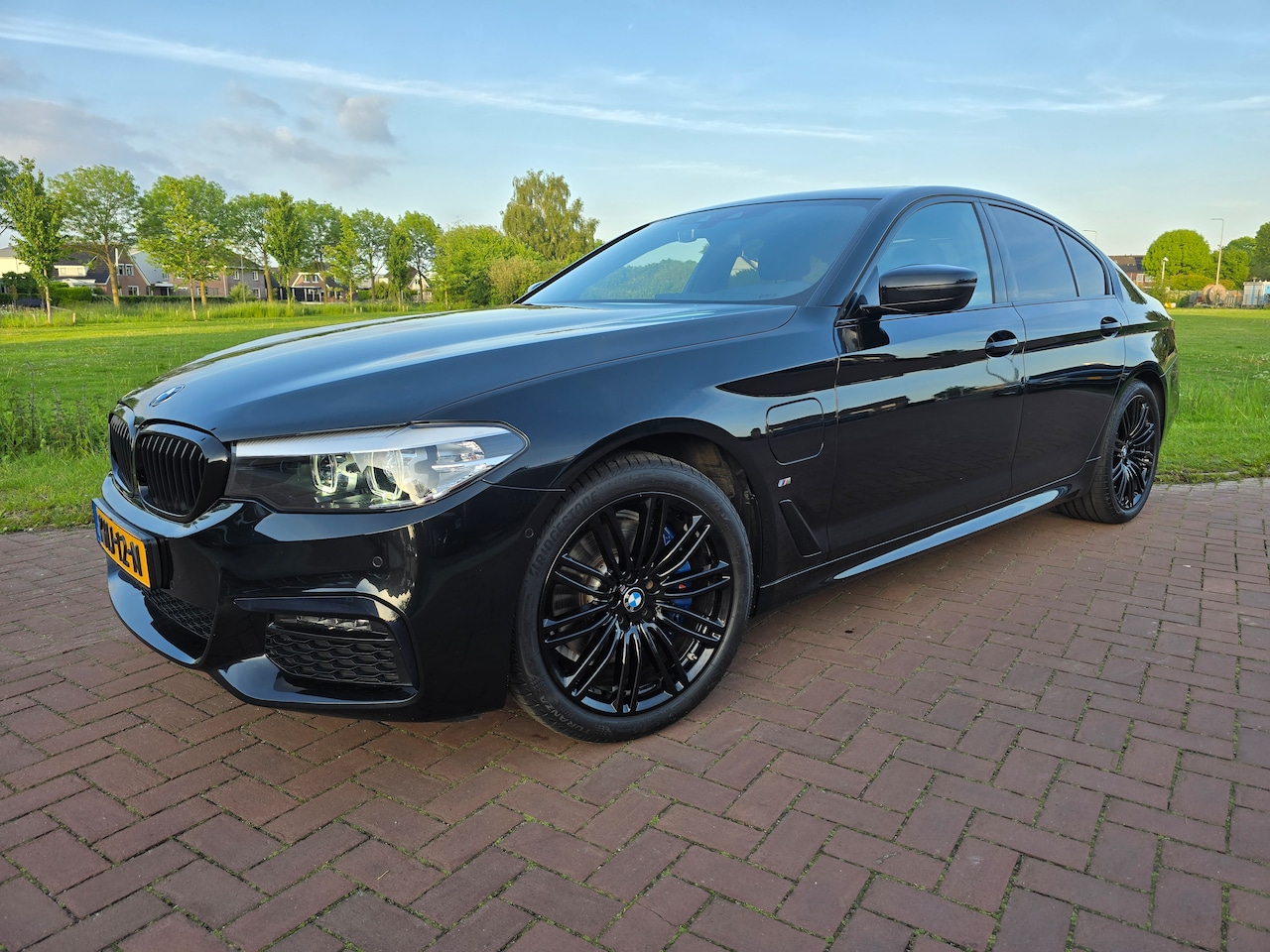 BMW 5-serie - 530e iPerformance High Executive M-Sport - Panoramadak - AutoWereld.nl