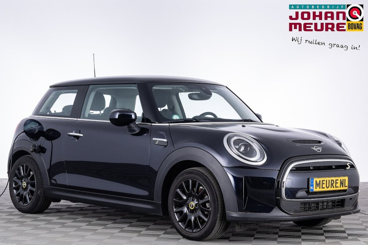 MINI Mini-Electric - Cooper SE 33 kWh | LEDER | Sportstoelen | Full LED | NAVI | ECC | SOH: 99% | -2e PINKSTERD - AutoWereld.nl