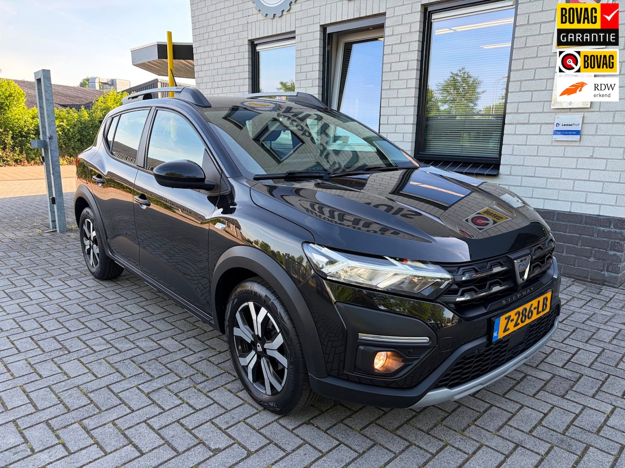 Dacia Sandero Stepway - 1.0 TCe 90 Comfort / Camera / Carplay / PDC V+A / Cruise Controle - AutoWereld.nl