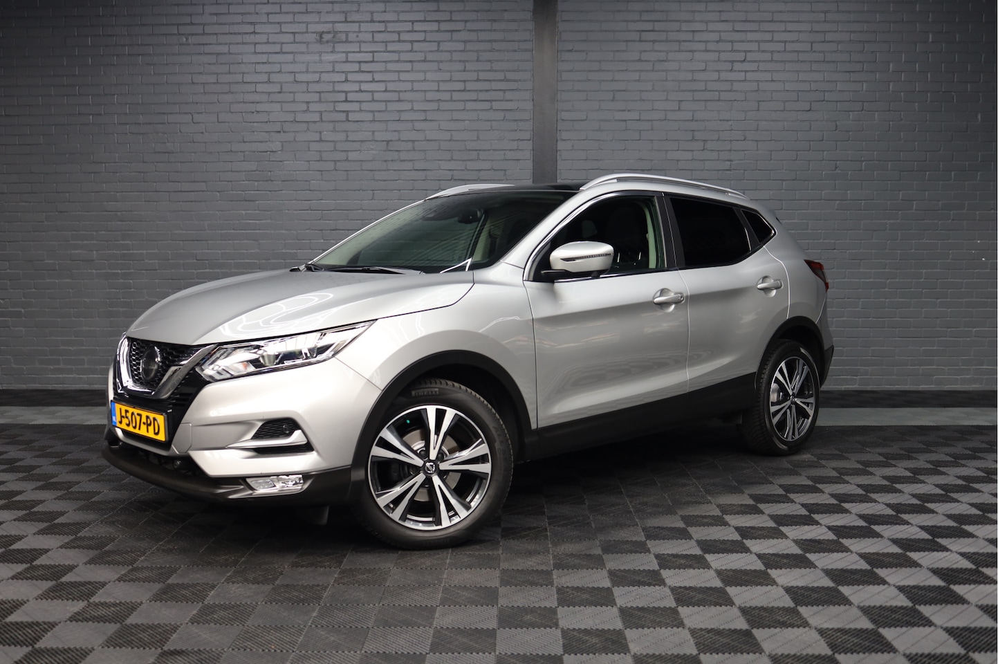 Nissan Qashqai - 1.3 DIG-T N-Motion | PANORAMADAK | TREKHAAK | LED | 360 CAMERA | 140PK | LMV | - AutoWereld.nl