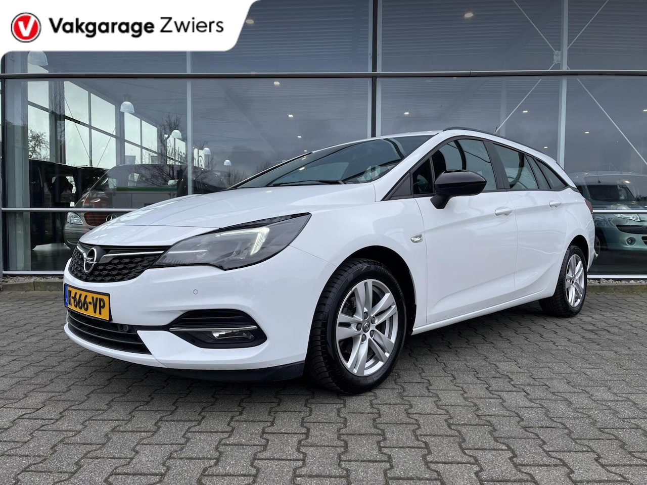 Opel Astra Sports Tourer - 1.2 Edition Navi/Ecc/Cruise/Camera - AutoWereld.nl