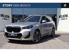 BMW X1 - xDrive25e M Sport Automaat / Panoramadak / Trekhaak / Sportstoelen / Achteruitrijcamera /