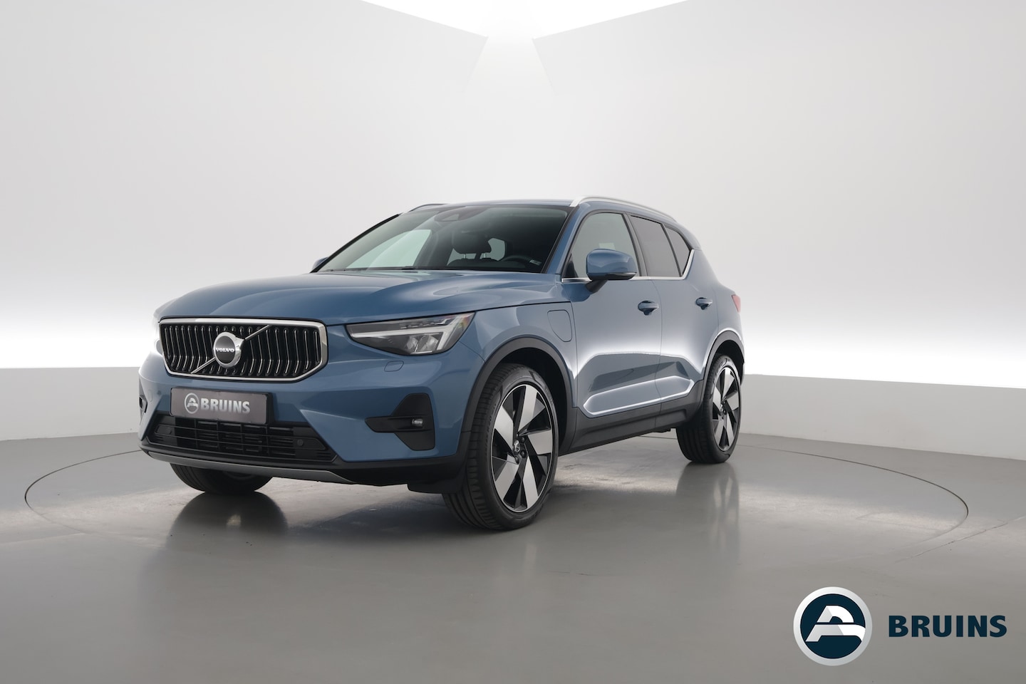 Volvo XC40 - 1.5 T5 Plug-in hybrid Plus Bright | Facelift | Vol Leder | Adaptieve Cruise | H&K Audio | - AutoWereld.nl