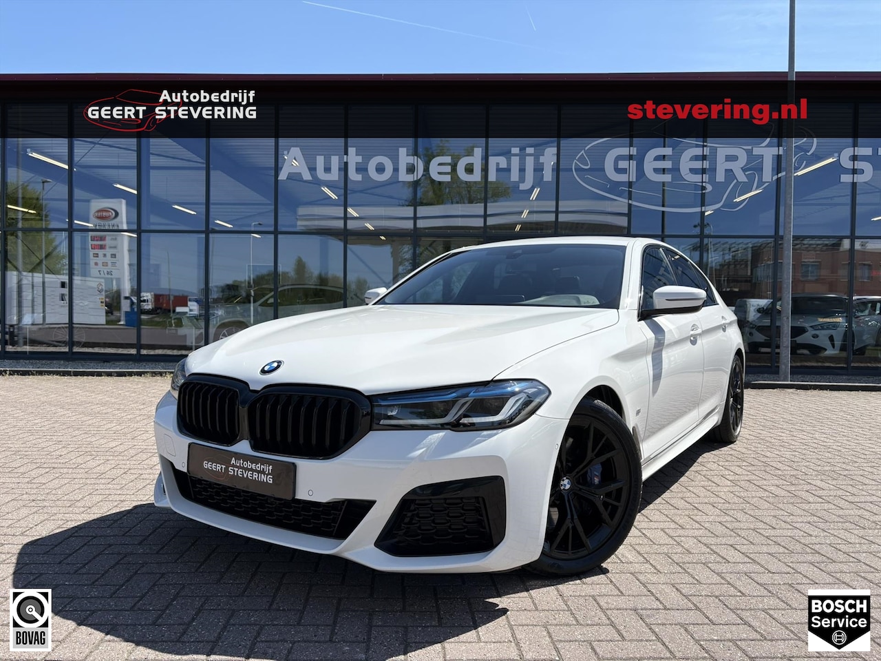 BMW 5-serie - (g30) 530i 252pk M-Sport Shadow Line / Laser / Leder / Trekhaak - AutoWereld.nl