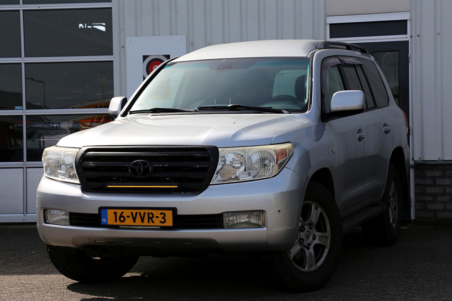 Toyota Land Cruiser V8 - 4.5 V8 D-4D VX High Roof Window Van*Euro 5!*Perfect Onderh!*8 verstuivers verv.!*Trekhaak/ - AutoWereld.nl