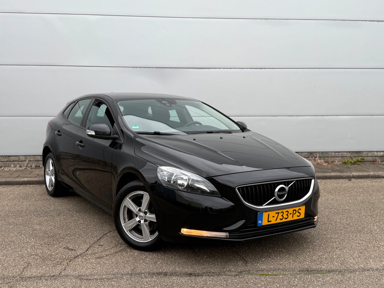 Volvo V40 - 2.0 D2 Nordic (bj 2017) NAVI|CLIMA|LMV|EURO6! - AutoWereld.nl