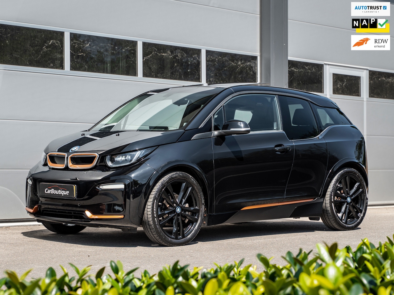 BMW i3 - S 120Ah RoadStyle Edition I SOH 95% I Schuifdak I Leer I Warmtepomp I - AutoWereld.nl