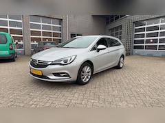 Opel Astra Sports Tourer - 1.4 Innovation Airco | LM velgen | Camera en parkeersensoren | Dodehoek detectie | Navigat