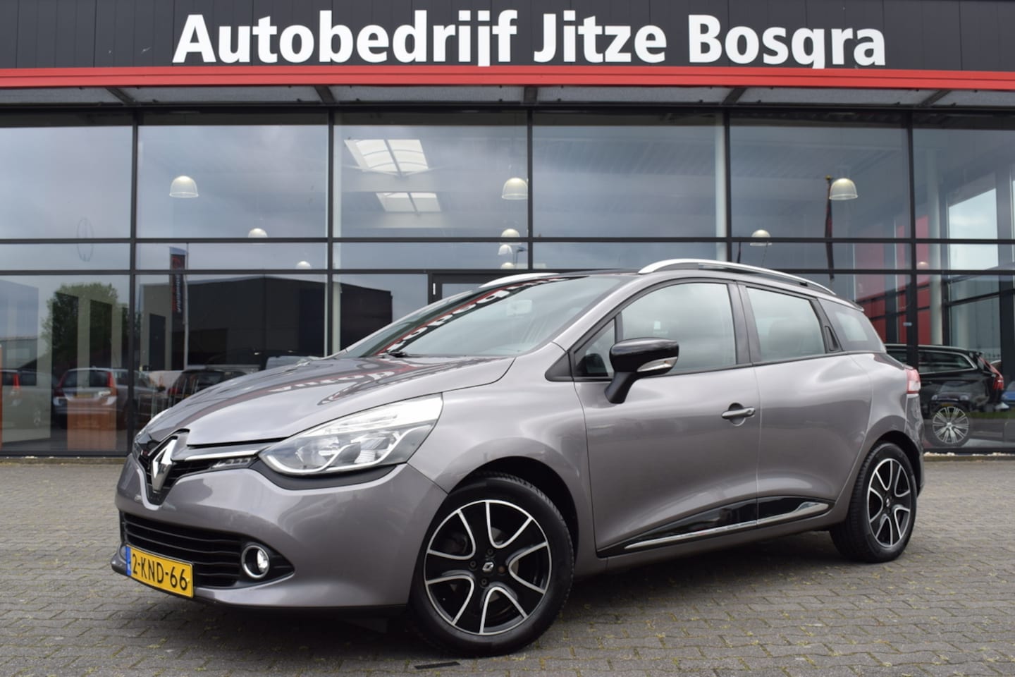 Renault Clio Estate - 0.9 TCE Expression Airco | Full Map Navi | Telefonie | Trekhaak | 16 Inch LMV - AutoWereld.nl