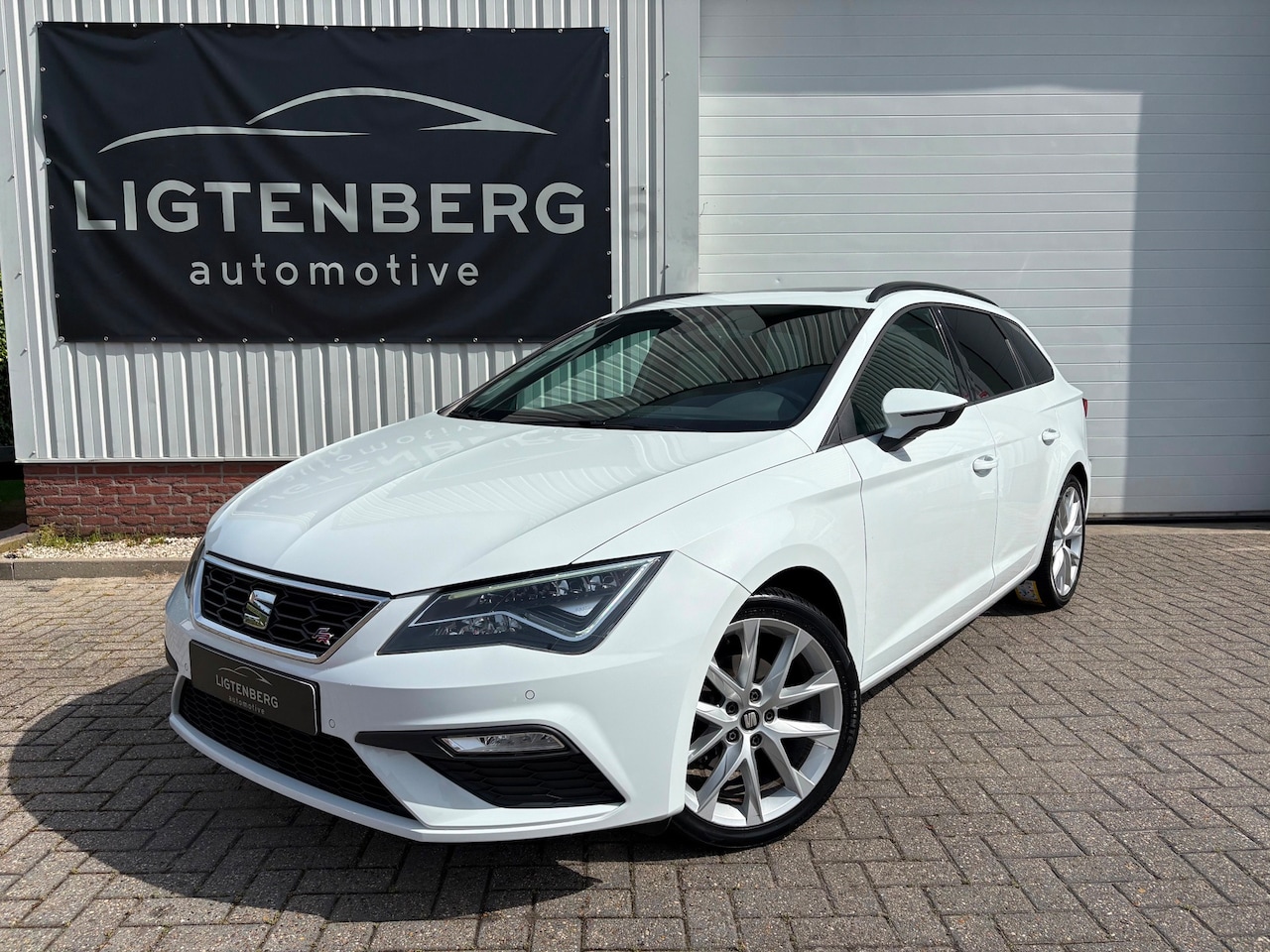 SEAT Leon ST - 1.5 TSIFR Business Intense PANO/VIRTUAL COCKPIT - AutoWereld.nl
