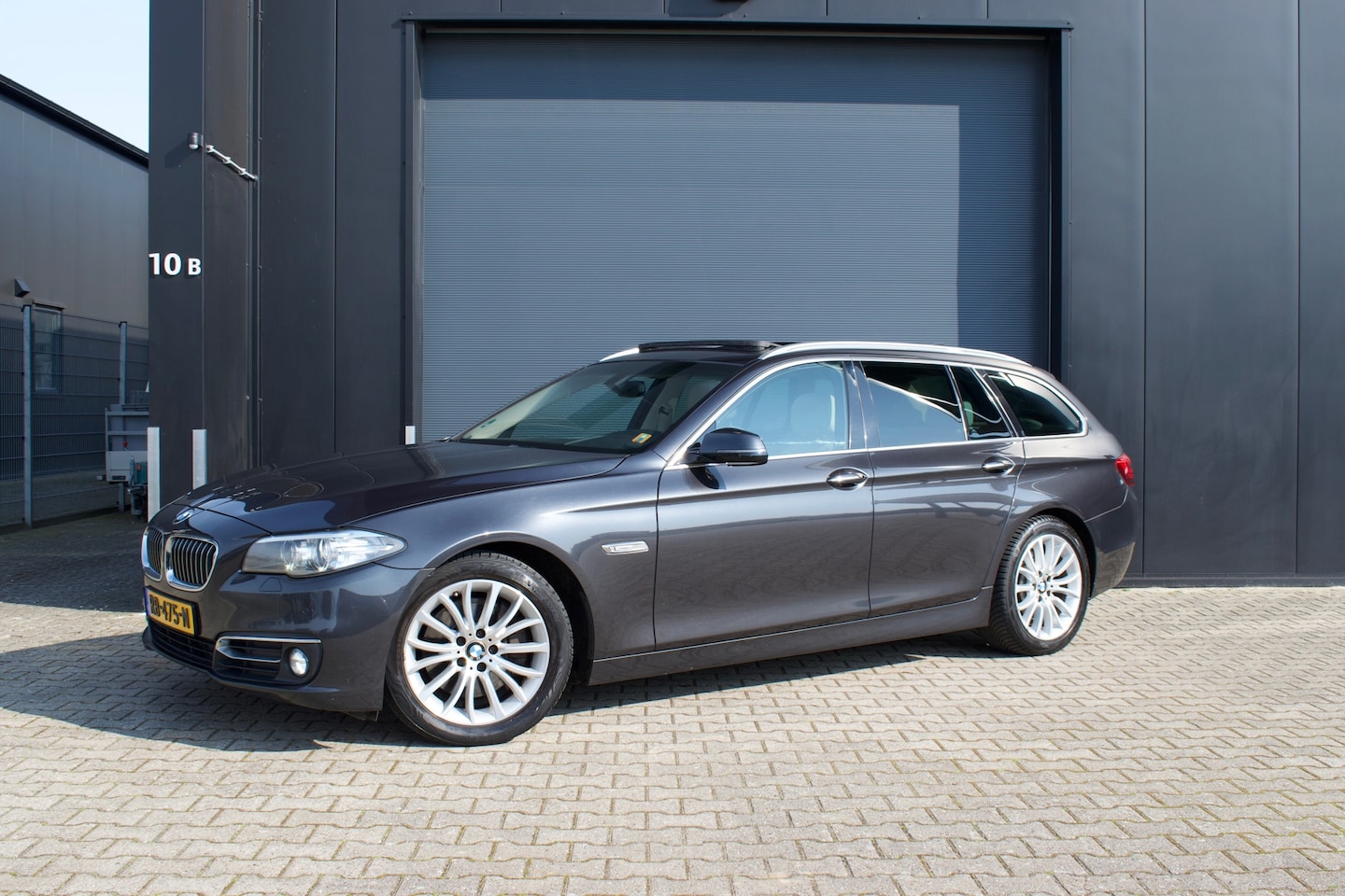 BMW 5-serie Touring - 525d High Executive Pano, NAP, Volleder, Volle Auto - AutoWereld.nl