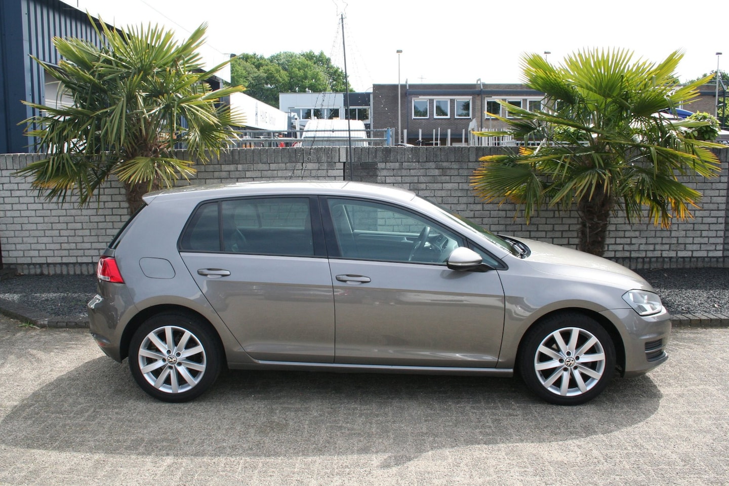 Volkswagen Golf - 1.2 TSI airco / trekhaak - AutoWereld.nl