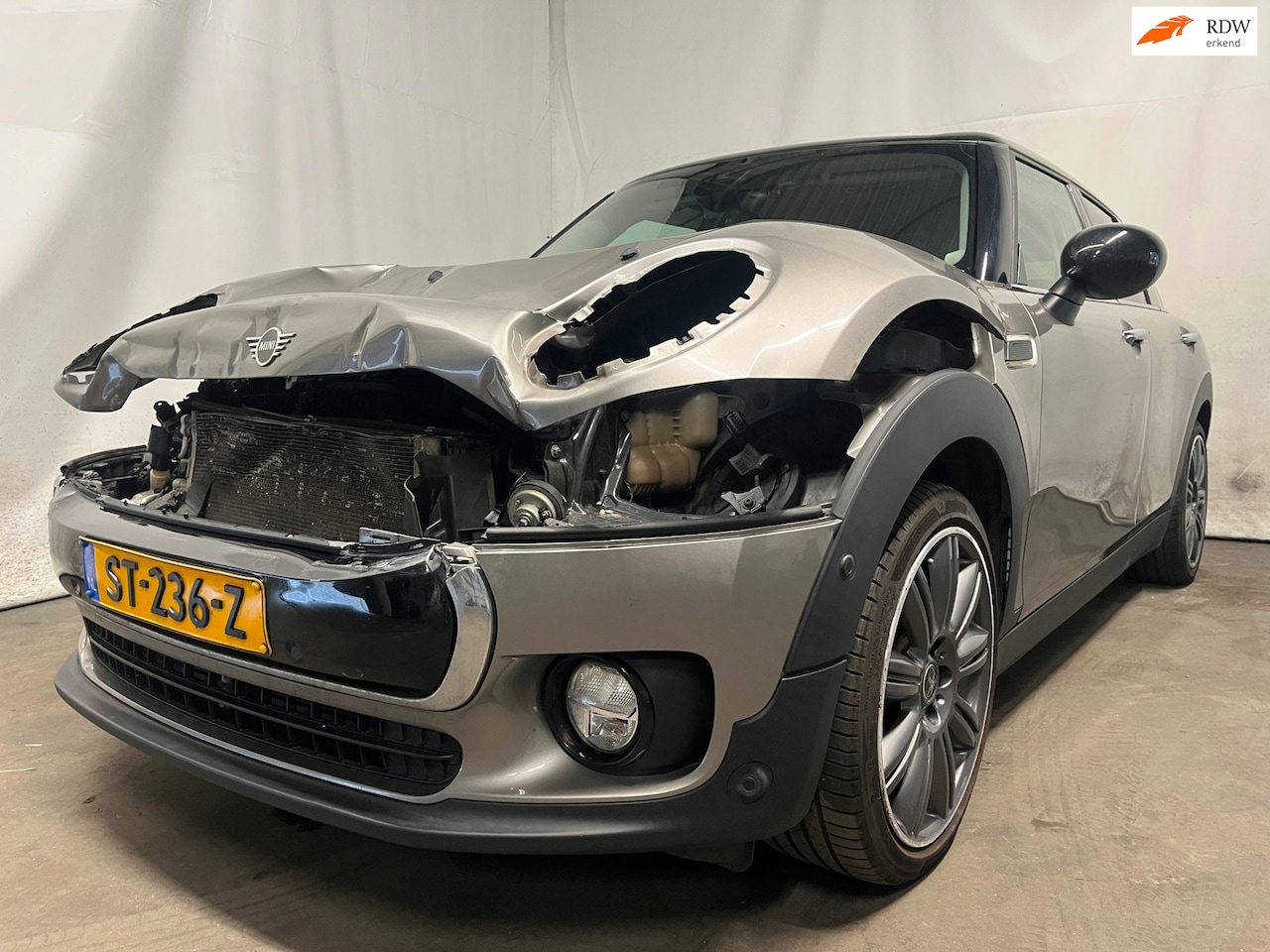 MINI Clubman - Mini 1.5 Cooper Chili Serious Business - BPM - Frontschade - AutoWereld.nl