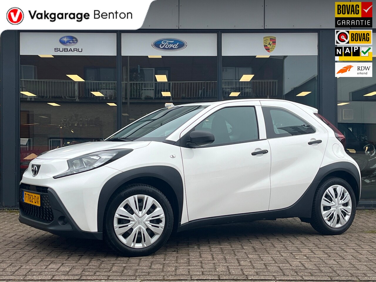 Toyota Aygo X - 1.0 VVT-i | All Season banden | Airco | Cruise Control | Lane Assist | Apple CarPlay | And - AutoWereld.nl