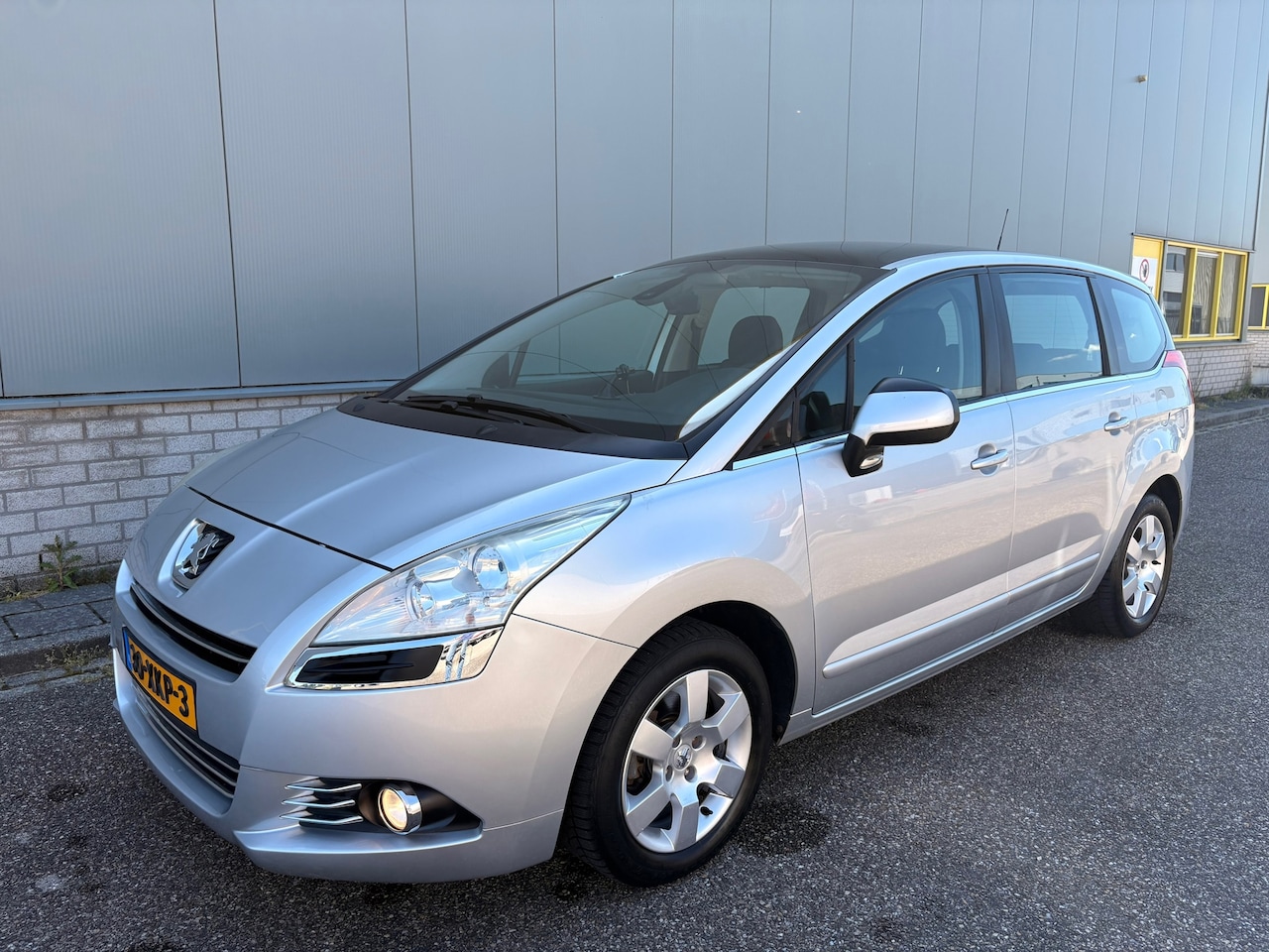 Peugeot 5008 - 1.6 THP ST 7-personen - AutoWereld.nl