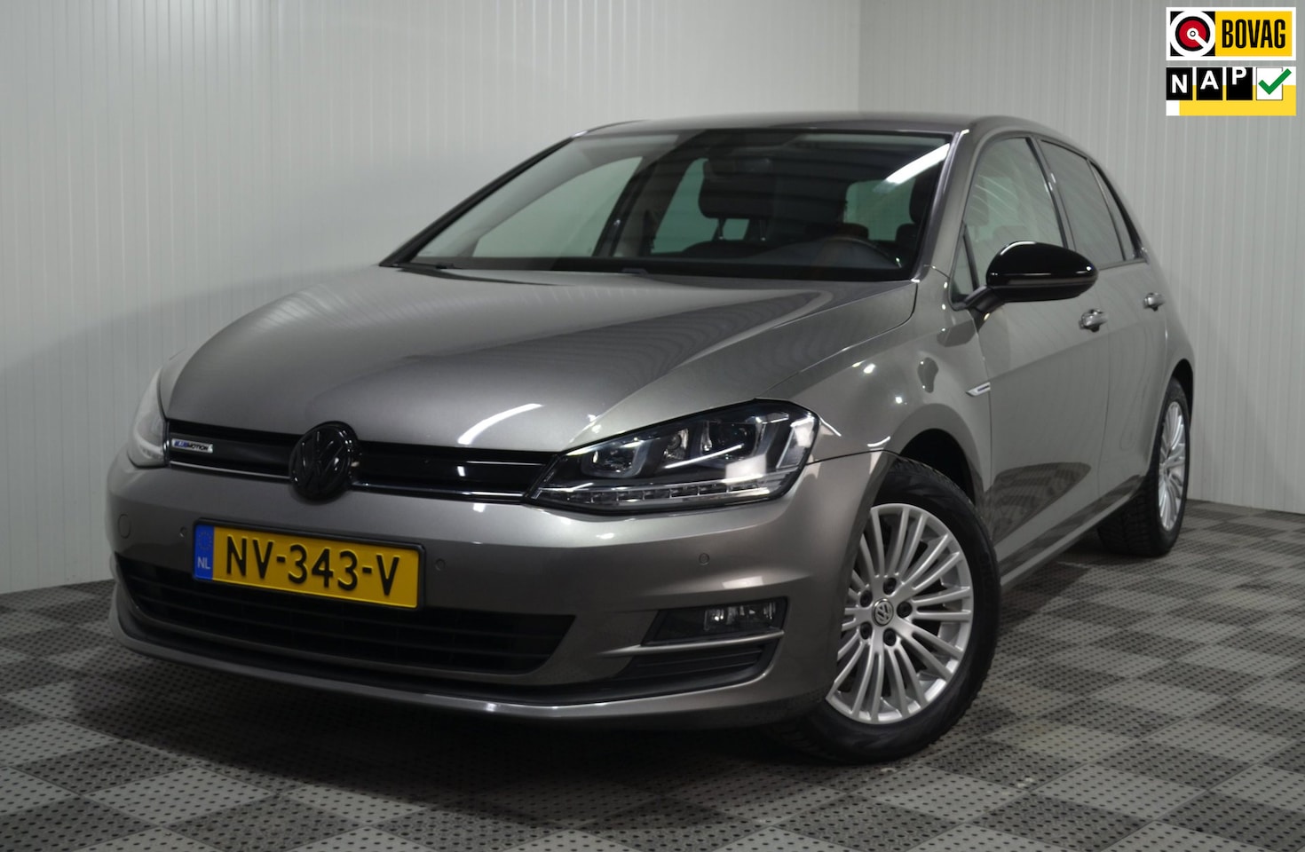 Volkswagen Golf - 1.0 TSI Comfortline / Carplay / Pdc / NL auto - AutoWereld.nl