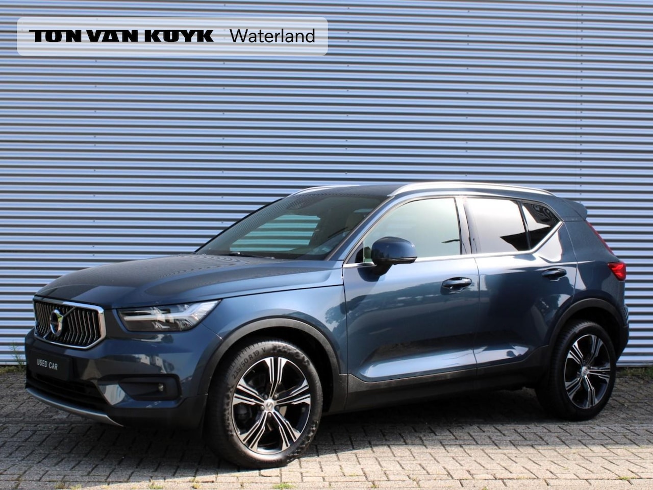 Volvo XC40 - 2.0 T4 Inscription Automaat / Leder interieur / 360* camera / All seasonbanden / Privacy G - AutoWereld.nl