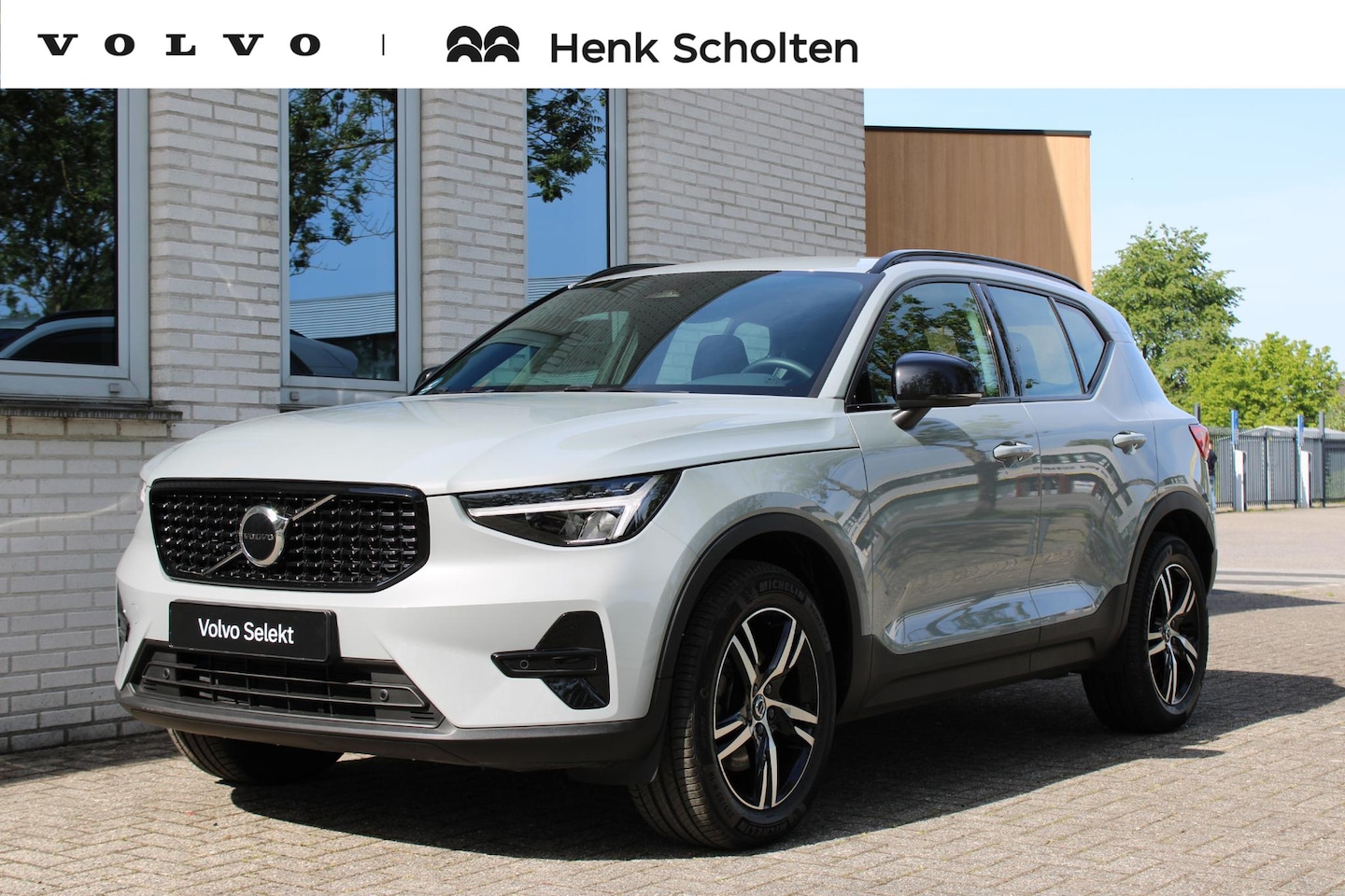Volvo XC40 - B4 Automaat Plus Dark Achteruitrijcamera | Semi elektrische trekhaak | Stoelverwarming | B - AutoWereld.nl