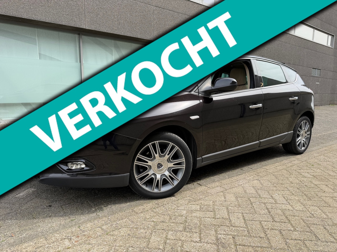 Lancia Delta - 1.8-16V Di Executive AUTOMAAT CLIMAT BJ 12-2010 APK 8-2026 - AutoWereld.nl