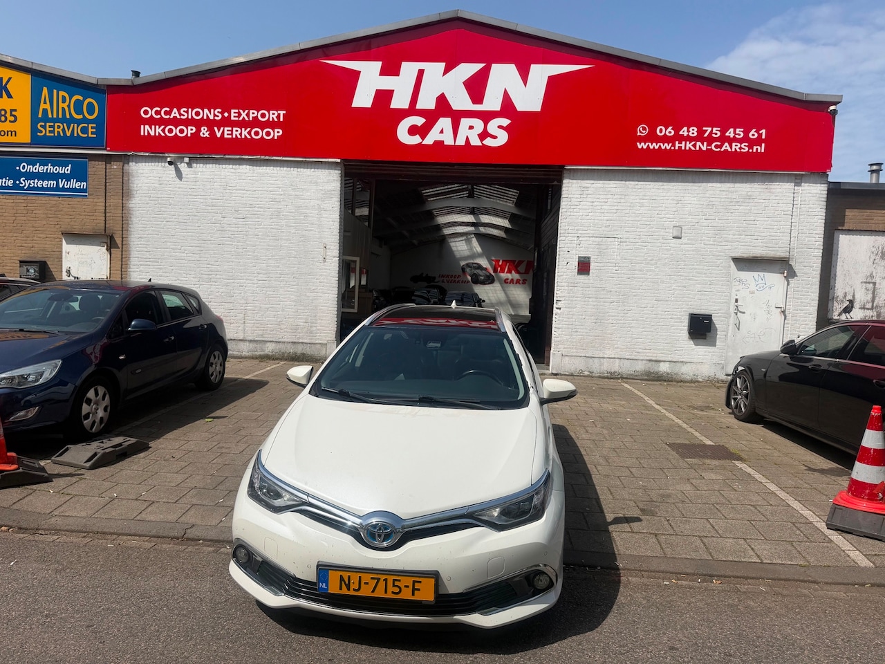 Toyota Auris Touring Sports - 1.8 Hybrid Exclusive BJ 2016 PANO LEER NAVI CAMERA - AutoWereld.nl