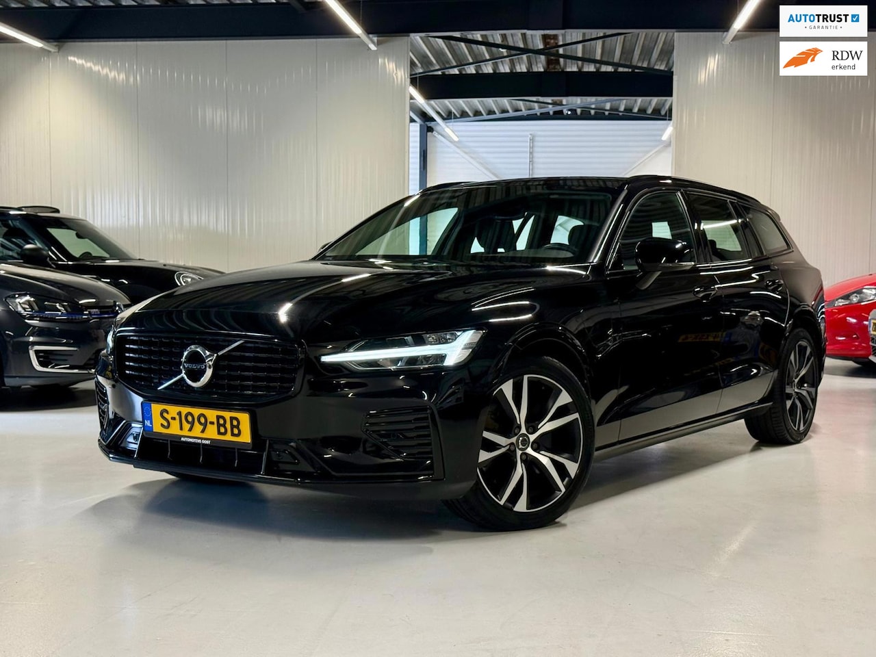 Volvo V60 - 2.0 T6 Hybride Recharge AWD R-Design!! - AutoWereld.nl