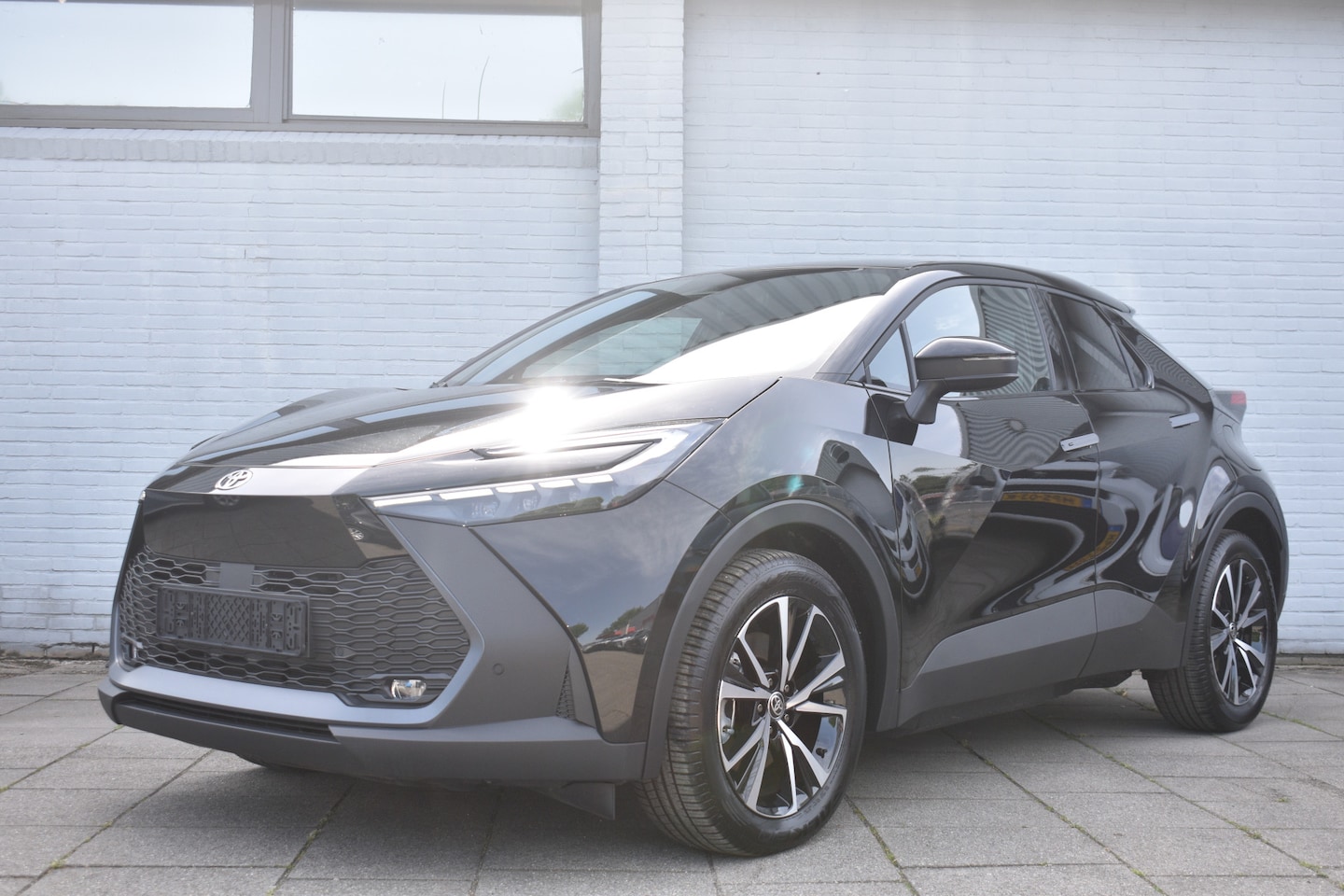 Toyota C-HR - 2.0 Plug-in Hybrid 220 Dynamic Automaat 223pk | BSM | Stoel & Stuurverwarming | PDC | Keyl - AutoWereld.nl