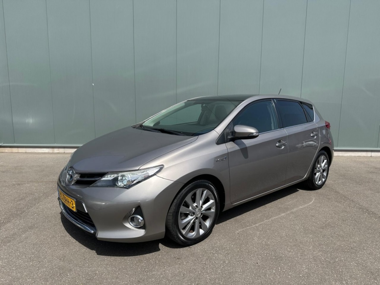 Toyota Auris - 1.8 Hybrid Lease PANORAMADAK | CAMERA | NAP ! - AutoWereld.nl