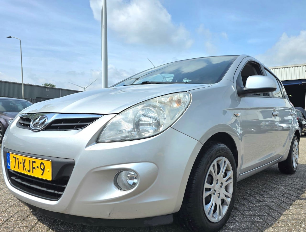 Hyundai i20 - 1.4i DynamicVersion 1.4i DynamicVersion - AutoWereld.nl