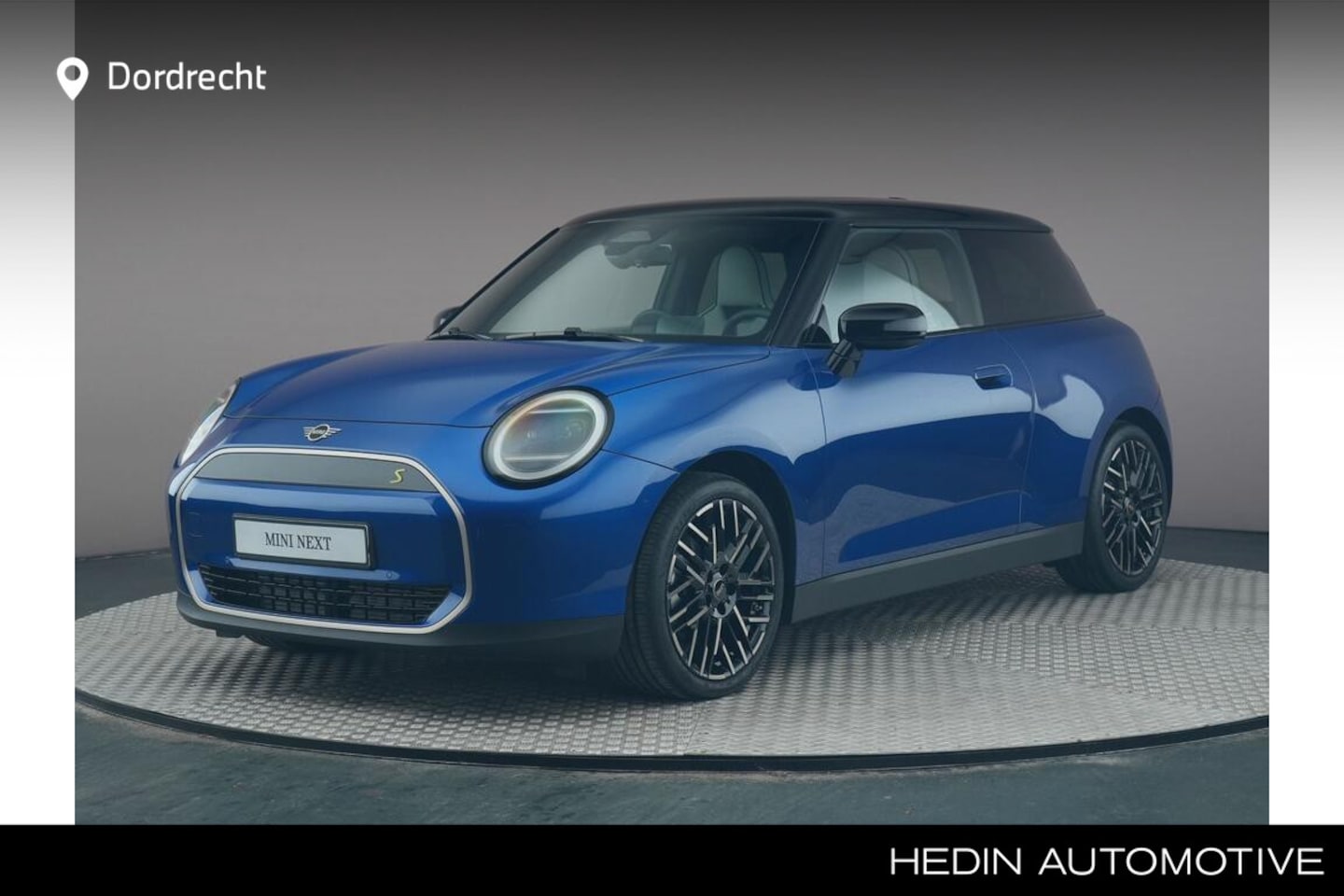 MINI Mini-Electric - Cooper SE Favoured 54.2 kWh Pakket M | Panoramadak | Stoelverwarming | Head-up display | - AutoWereld.nl
