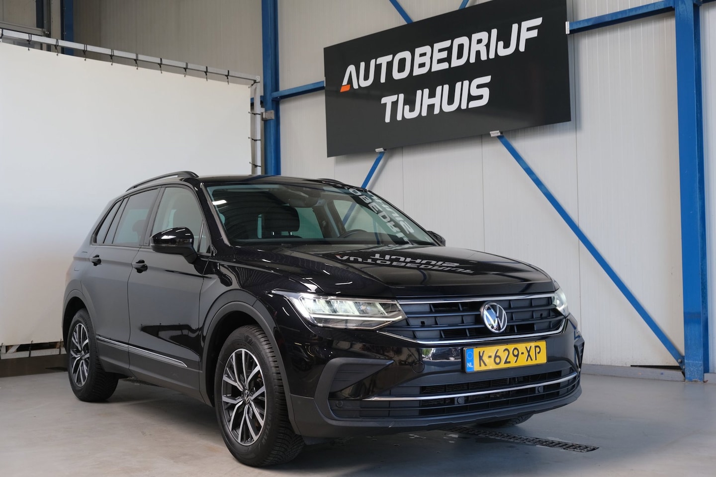 Volkswagen Tiguan - 1.5 TSI Life - N.A.P. Airco, Cruise, Navi, PDC, Carplay, Trekhaak. - AutoWereld.nl