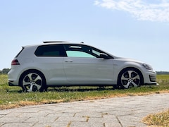 Volkswagen Golf - 2.0 TSI GTI Performance