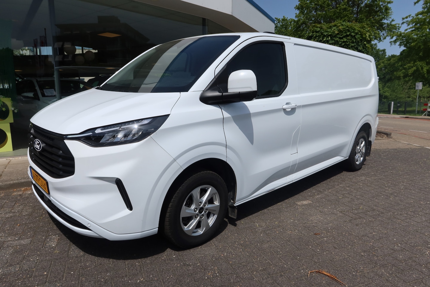 Ford Transit Custom - 320 2.0 TDCI L2H1 Limited LM-Velgen - Trekhaak L2 - AutoWereld.nl
