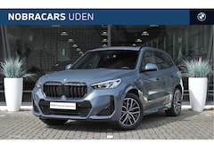 BMW X1 - xDrive25e M Sport Automaat / Panoramadak / Sportstoelen / Achteruitrijcamera / Harman-Kard