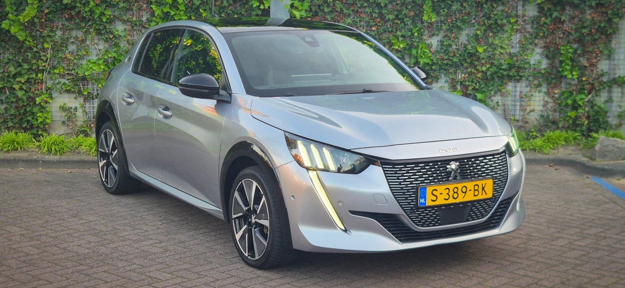 Peugeot e-208 - EV GT 350 50 kWh PANO | DIGIDASH | CAM - AutoWereld.nl