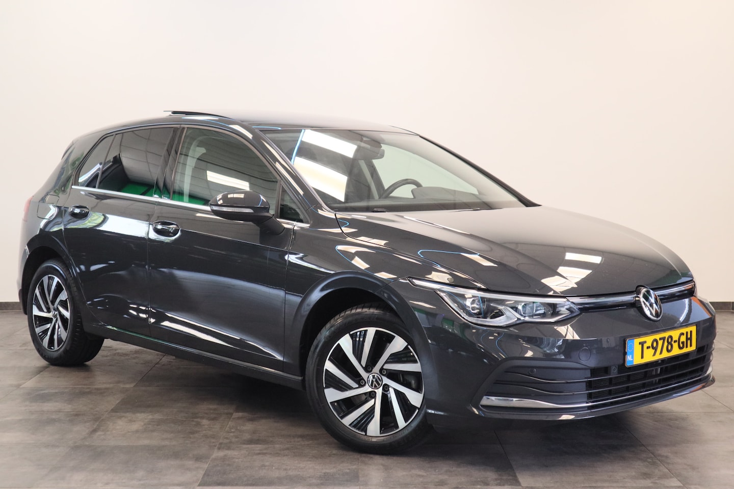 Volkswagen Golf - 1.4 eHybrid Style Panoramadak Stoelverwarming Ergo Active !! 2e Pinksterdag geopend van 12 - AutoWereld.nl