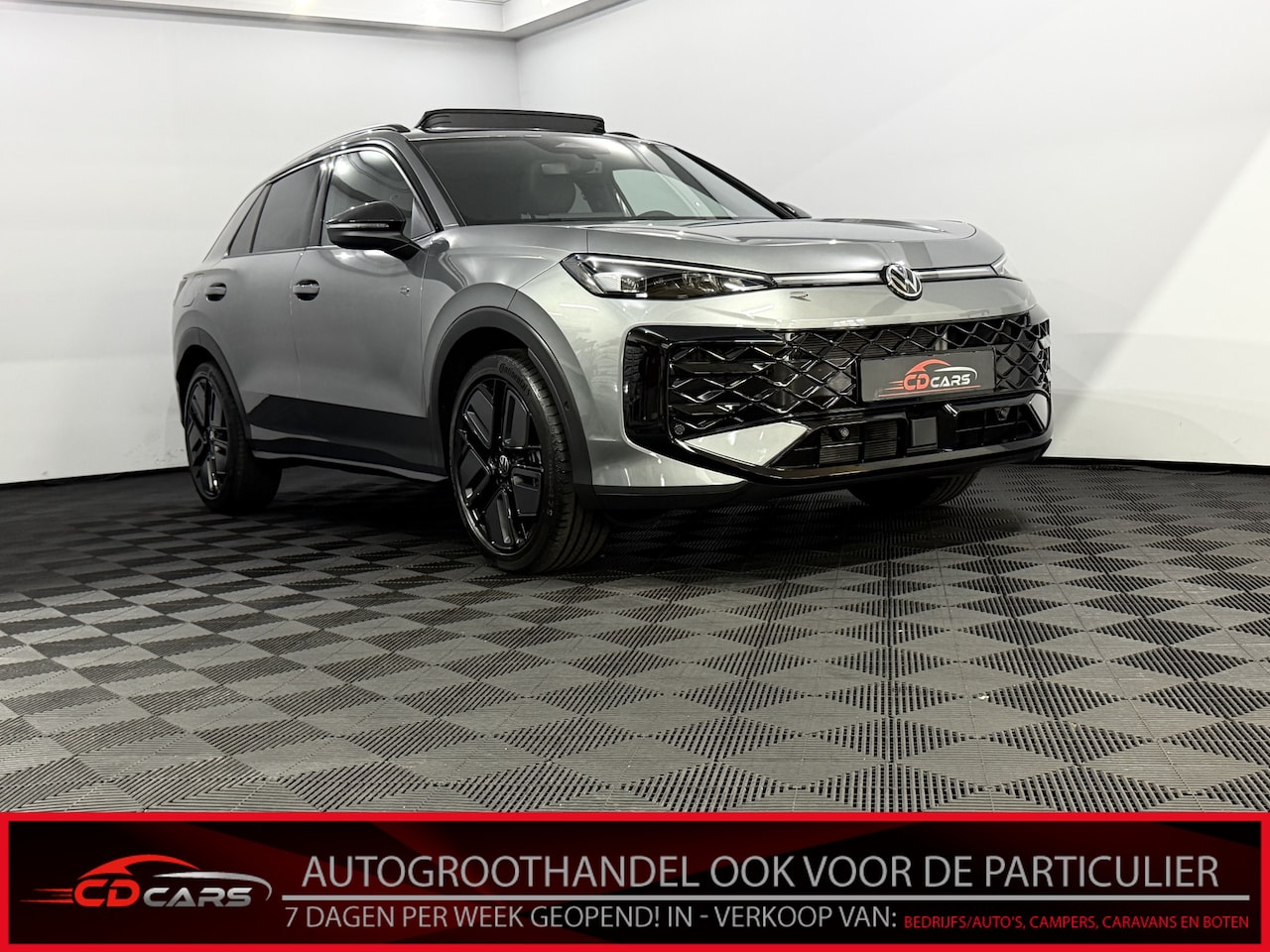Volkswagen T-Roc - 1.5 eTsi R-Line First Edition Nieuwe model!, Panoramadak, Camera, Iq lights, Navi, Half le - AutoWereld.nl