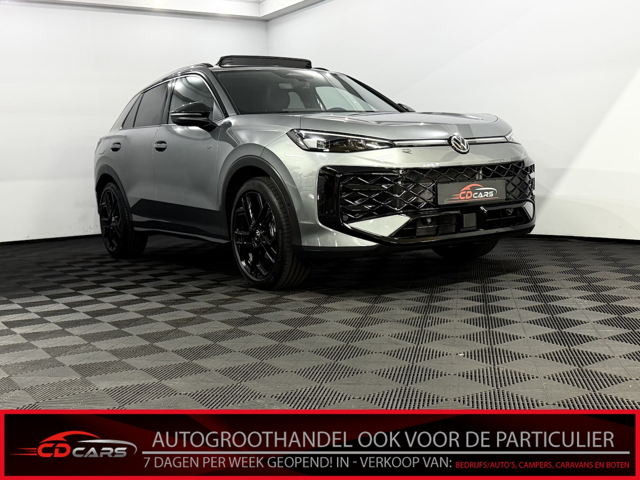 Volkswagen T-Roc - 1.5 eTsi R-Line First Edition Nieuwe model!, Panoramadak, Camera, Iq lights, Navi, Half le - AutoWereld.nl