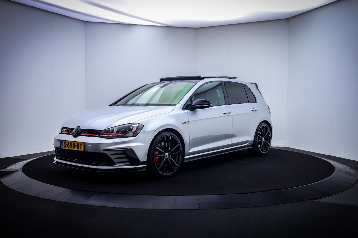 Volkswagen Golf - 2.0 GTI DSG Clubsport PANO | XENON | NAVI | APPCONNECT | CAMERA | BLINDSPOT | STOELVERW. | - AutoWereld.nl