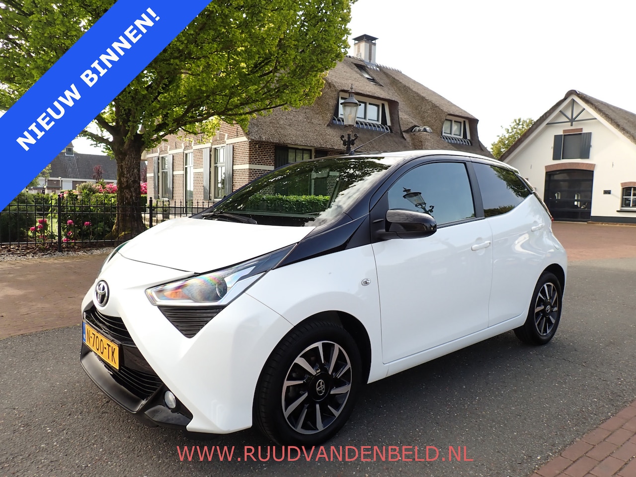 Toyota Aygo - 1.0 VVT-i X-CITE TWO-TONE / CRUISE / CARPLAY / CAMERA / AIRCO / - AutoWereld.nl