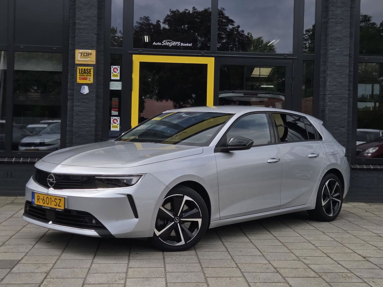 Opel Astra - 1.6 Hybrid Business Edition | 97,5% SOH | Stoelv | Stuurv | Camera + Sensoren | Carplay | - AutoWereld.nl